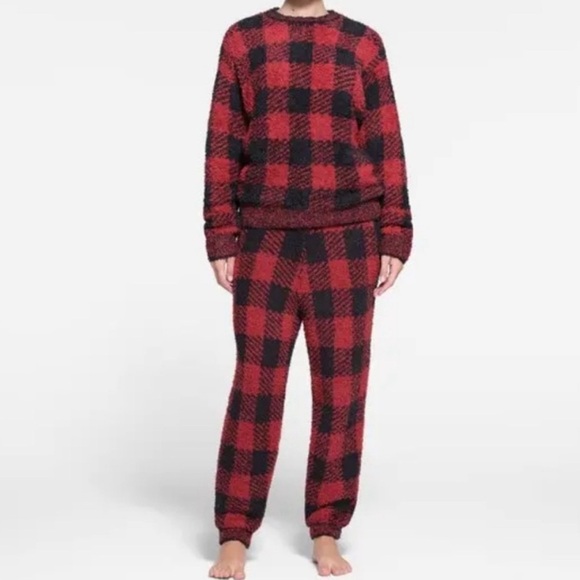 SKIMS cozy unisex pullover & pants set Red & Black Plaid Fleece S/M brand new